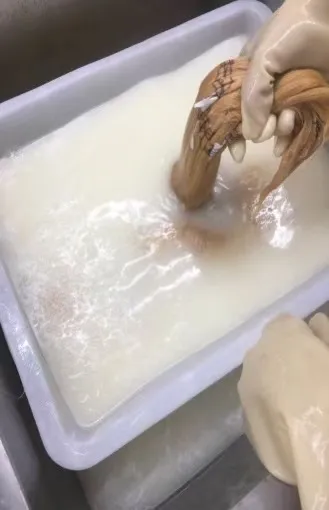 Traditional bleaching — rinsing and neutralisation at Prime Human Hair in Qingdao